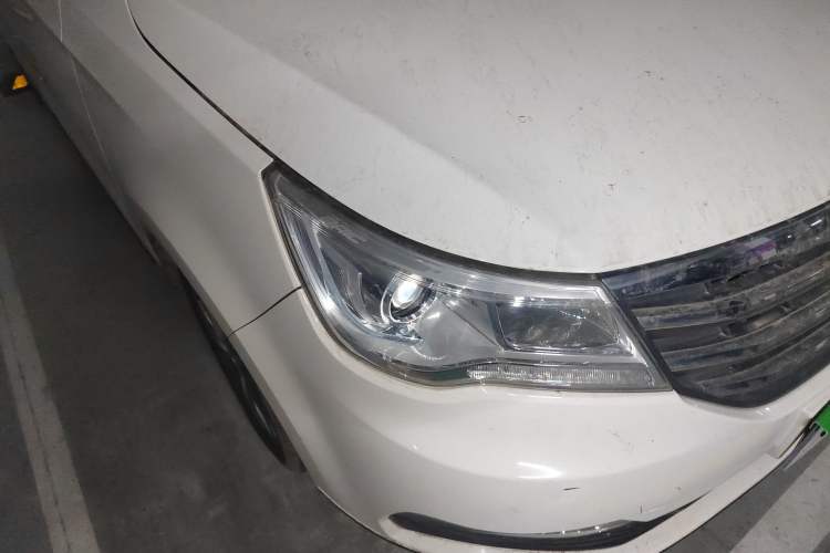 Used BAIC Weiwang M50F 2017 1.5L Comfort Edition Right Front Headlight