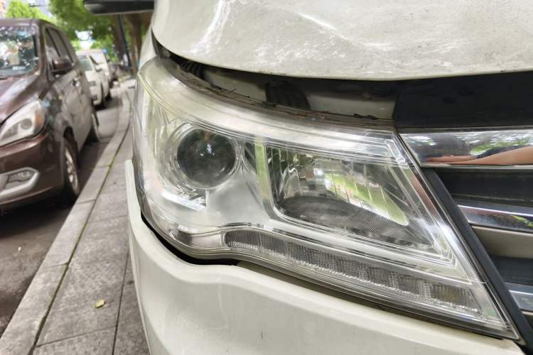 Used BAIC Weiwang M50F 2017 1.5L Comfort Edition Right Front Headlight