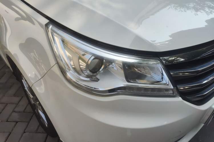 Used BAIC Weiwang M50F 2017 1.5L Standard Model Right Front Headlight