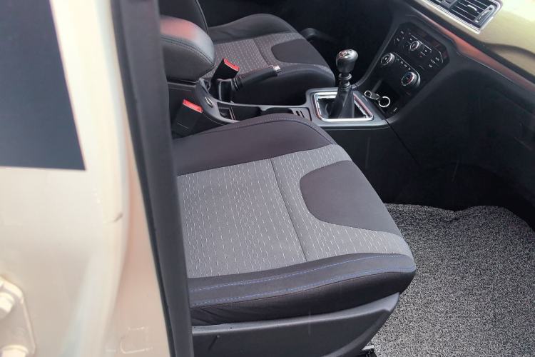 Used BAIC Weiwang M50F 2017 1.3T Standard Model Right Front Seat