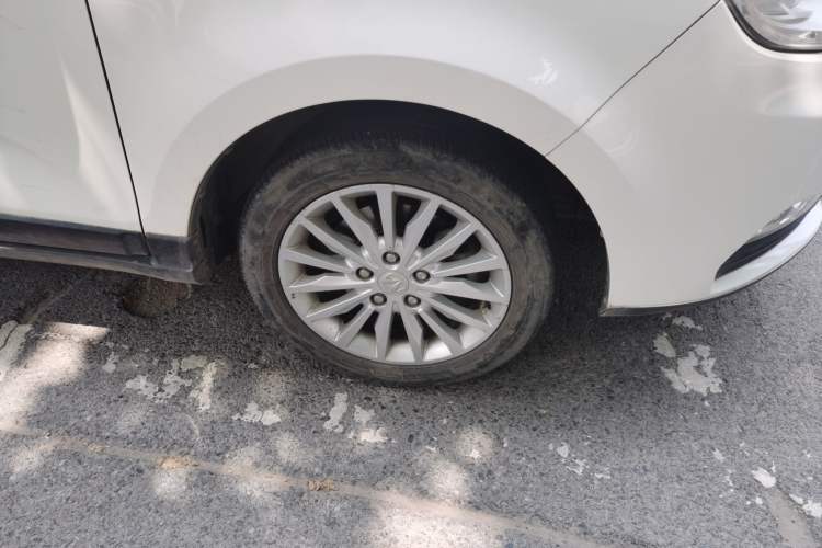 Used BAIC Weiwang M50F 2017 1.5L Luxury Model Right Front Wheel Hub