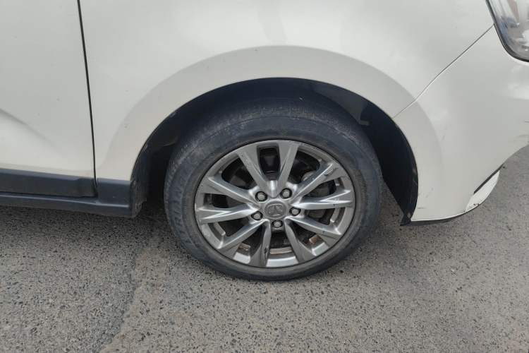 Used BAIC Weiwang M50F 2017 1.5L Comfort Edition Right Front Wheel Hub