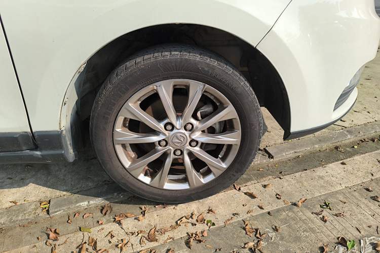 Used BAIC Weiwang M50F 2017 1.5L Standard Model Right Front Wheel Hub