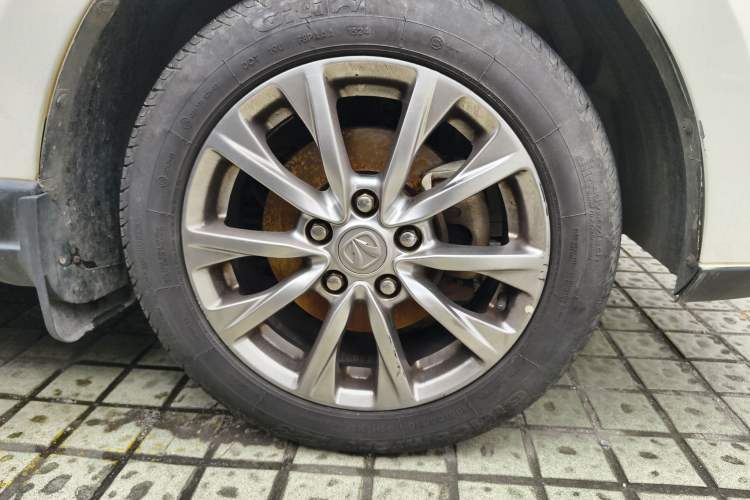 Used BAIC Weiwang M50F 2017 1.5L Comfort Edition Right Front Wheel Hub
