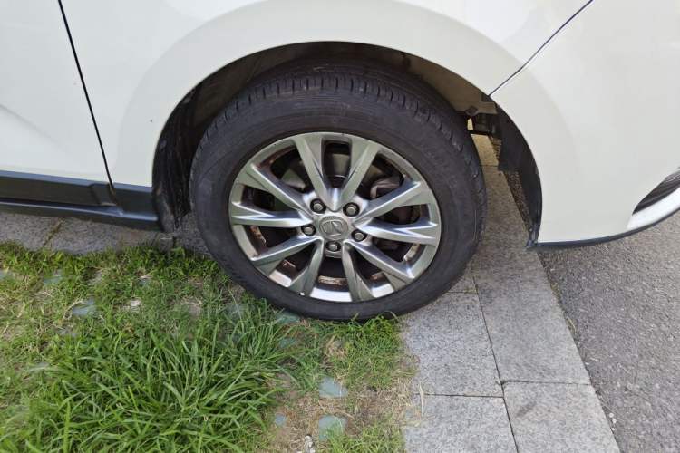 Used BAIC Weiwang M50F 2017 1.5L Standard Model Right Front Wheel Hub