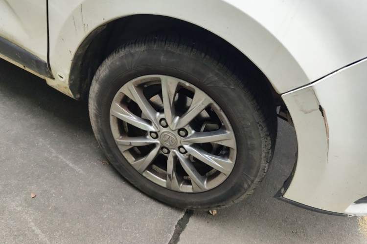 Used BAIC Weiwang M50F 2017 1.5L Luxury Model Right Front Wheel Hub