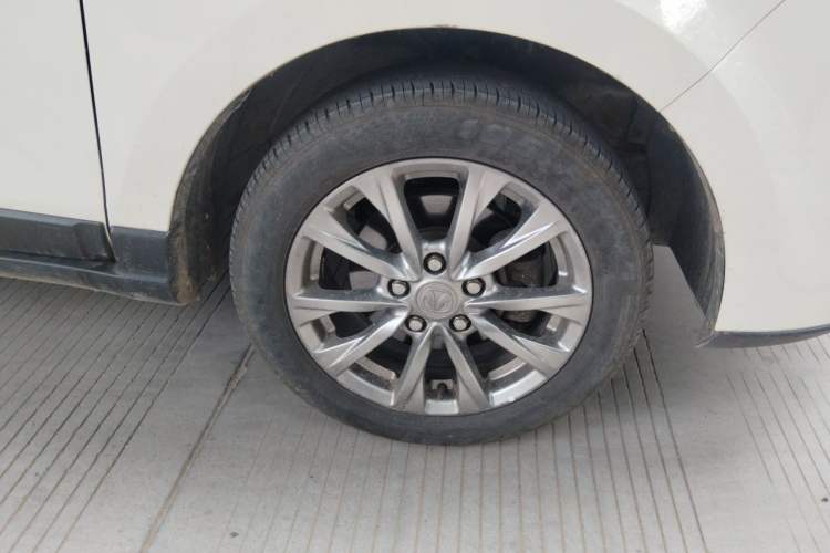 Used BAIC Weiwang M50F 2017 1.5L Standard Model Right Front Wheel Hub