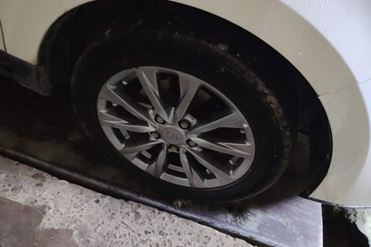 Used BAIC Weiwang M50F 2017 1.5L Standard Model Right Front Wheel Hub