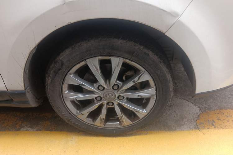 Used BAIC Weiwang M50F 2017 1.5L Comfort Edition Right Front Wheel Hub