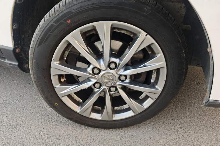 Used BAIC Weiwang M50F 2017 1.5L Comfort Edition Right Front Wheel Hub