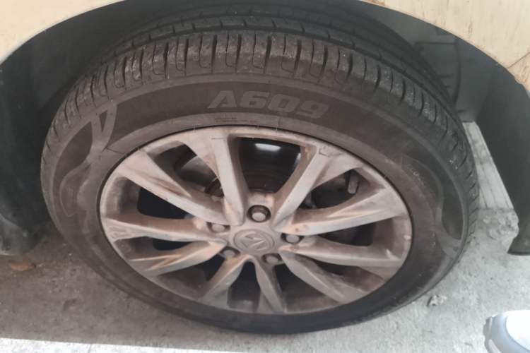 Used BAIC Weiwang M50F 2017 1.5L Luxury Model Right Front Wheel Hub