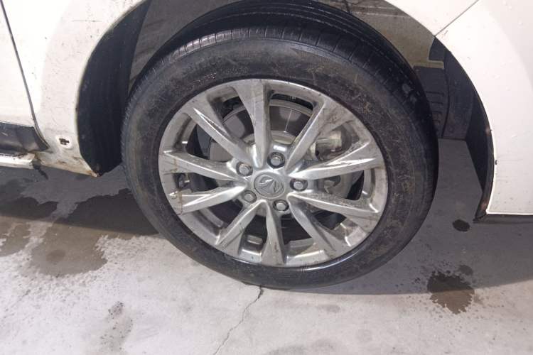 Used BAIC Weiwang M50F 2017 1.5L Luxury Model Right Front Wheel Hub