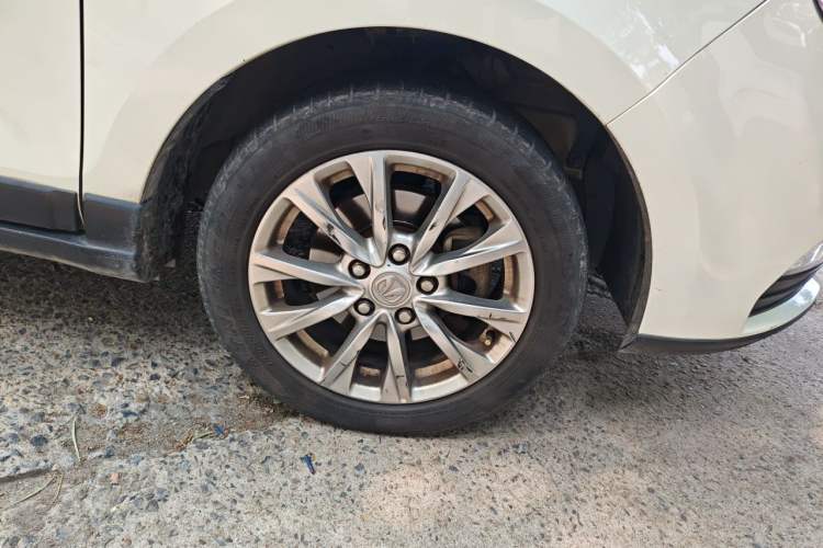 Used BAIC Weiwang M50F 2017 1.5L Standard Model Right Front Wheel Hub