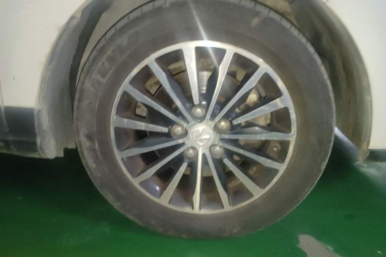 Used BAIC Weiwang M50F 2017 1.3T Comfort Edition Right Front Wheel Hub
