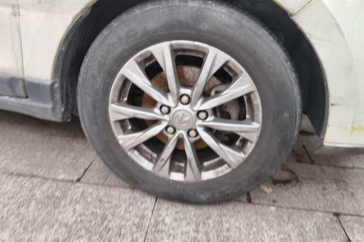 Used BAIC Weiwang M50F 2017 1.5L Comfort Edition Right Front Wheel Hub