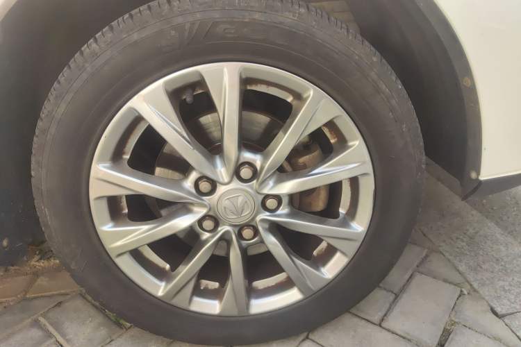 Used BAIC Weiwang M50F 2017 1.5L Standard Model Right Front Wheel Hub