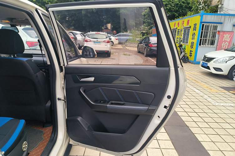 Used BAIC Weiwang M50F 2017 1.5L Standard Model Right Rear Door Interior