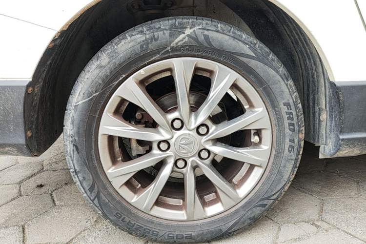 Used BAIC Weiwang M50F 2017 1.5L Comfort Edition Right Rear Wheel Hub
