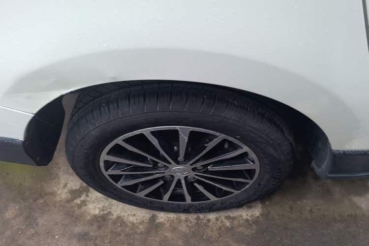 Used BAIC Weiwang M50F 2017 1.3T Standard Model Right Rear Wheel Hub