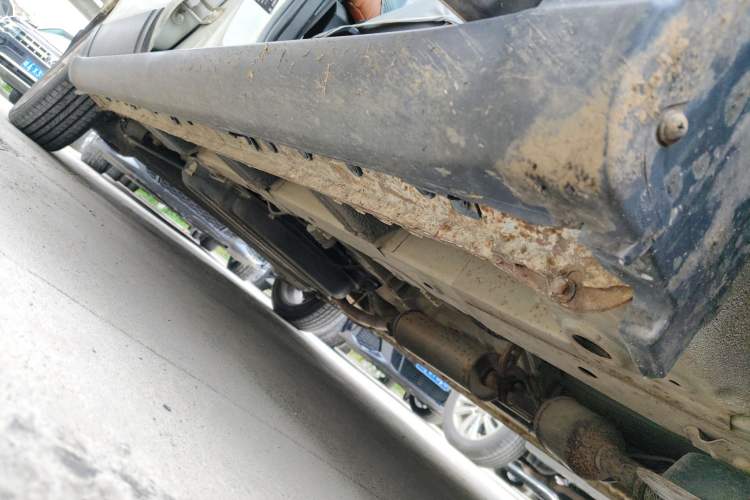 Used BAIC Weiwang M50F 2017 1.5L Comfort Edition Right Side Sill
