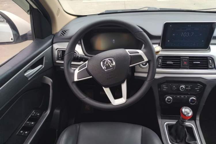 Used BAIC Weiwang M50F 2017 1.3T Standard Model Steering Wheel