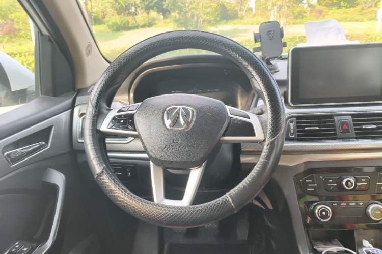 Used BAIC Weiwang M50F 2017 1.5L Comfort Edition Steering Wheel