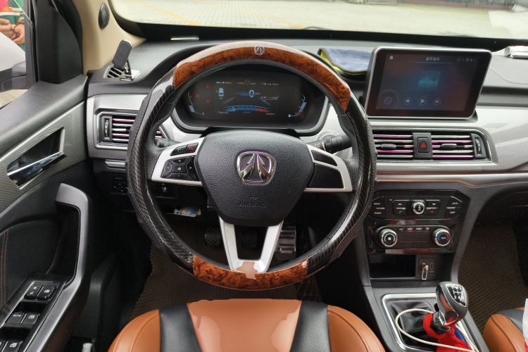 Used BAIC Weiwang M50F 2017 1.5L Comfort Edition Steering Wheel
