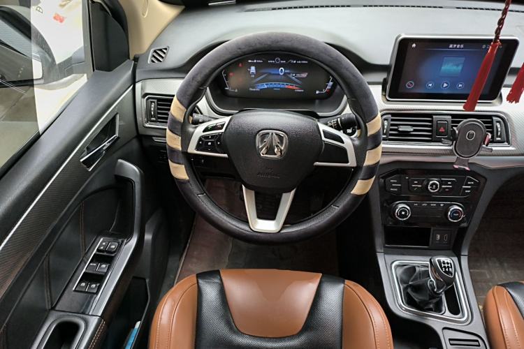Used BAIC Weiwang M50F 2017 1.5L Comfort Edition Steering Wheel