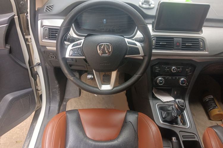 Used BAIC Weiwang M50F 2017 1.5L Comfort Edition Steering Wheel