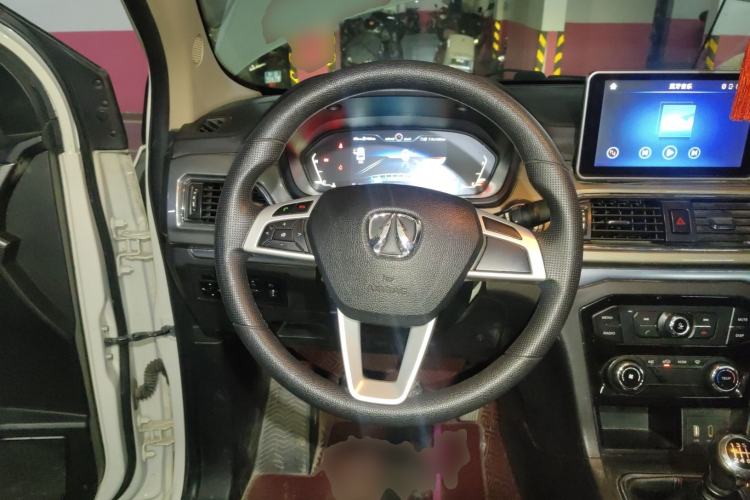 Used BAIC Weiwang M50F 2017 1.3T Comfort Edition Steering Wheel