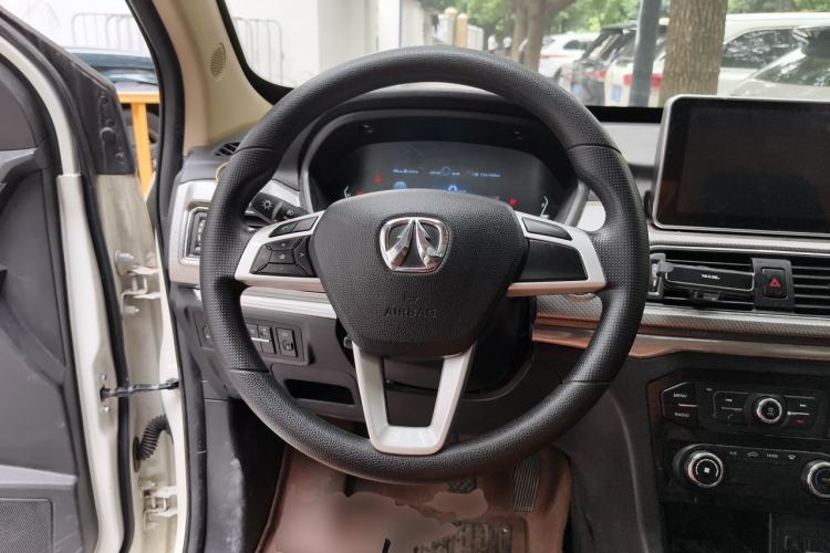 Used BAIC Weiwang M50F 2017 1.5L Comfort Edition Steering Wheel