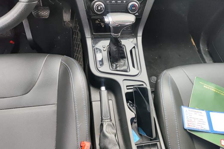 Used BAIC Weiwang M60 2017 1.5T CVT Diamond Edition Gear Lever