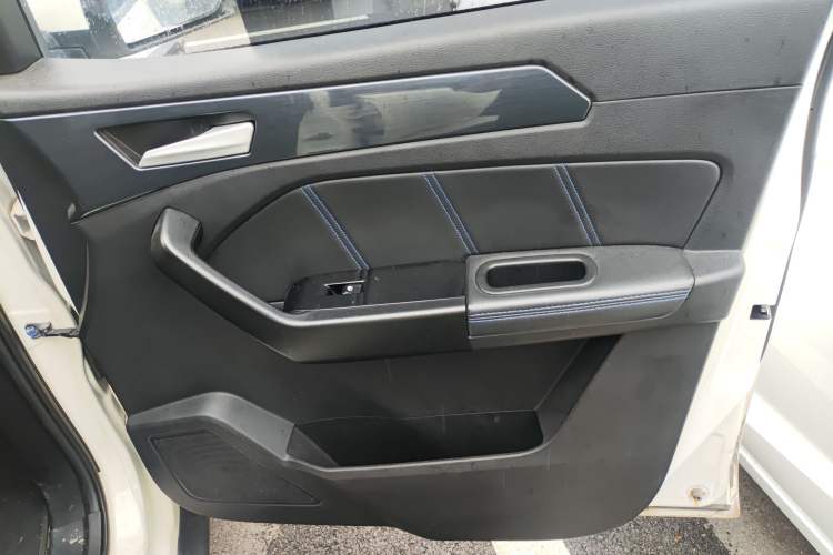 Used BAIC Weiwang M60 2017 1.5T CVT Diamond Edition Interior 5