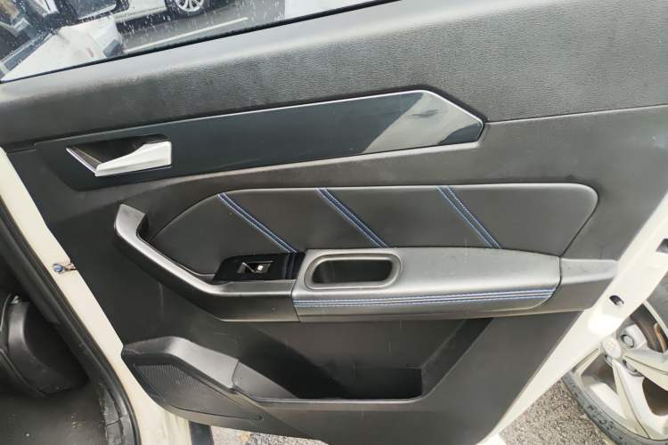 Used BAIC Weiwang M60 2017 1.5T CVT Diamond Edition Interior 6