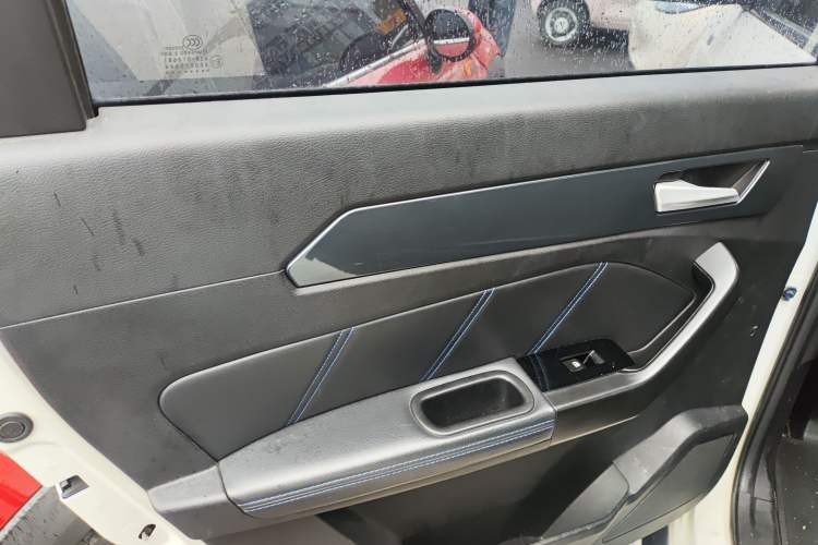 Used BAIC Weiwang M60 2017 1.5T CVT Diamond Edition Interior 8