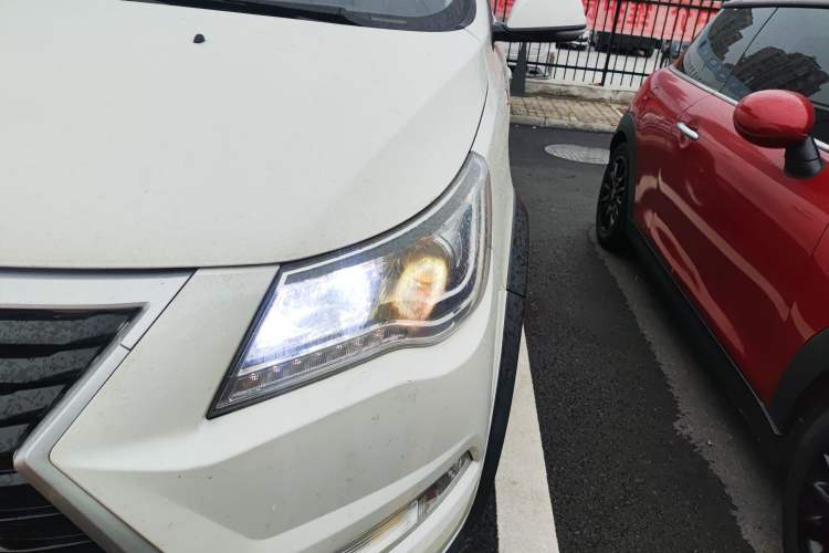 Used BAIC Weiwang M60 2017 1.5T CVT Diamond Edition Left Front Headlight