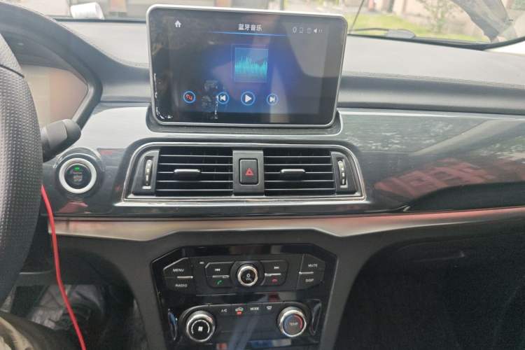 Used BAIC Weiwang M60 2017 1.5T CVT King Edition Audio And AC Panel