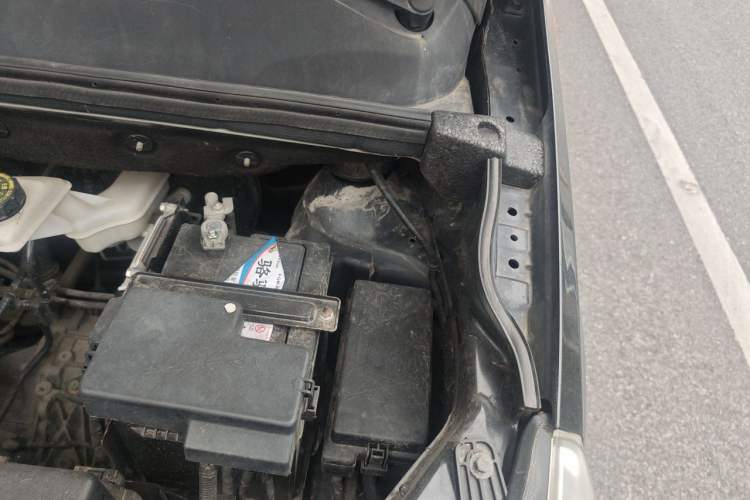 Used BAIC Weiwang M60 2017 1.5T CVT King Edition Engine Bay Left