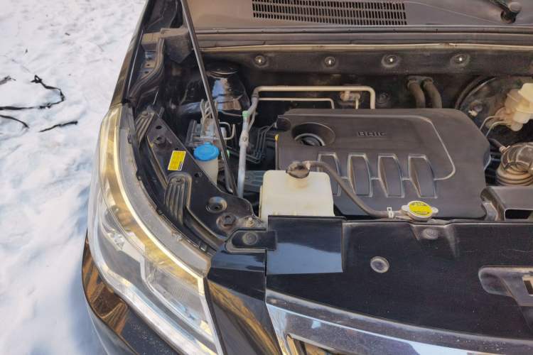 Used BAIC Weiwang M60 2017 1.5L Manual Platinum Edition Engine Bay Right