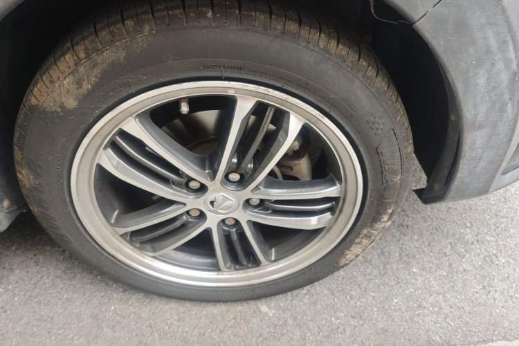 Used BAIC Weiwang M60 2017 1.5T CVT King Edition Right Front Wheel Hub
