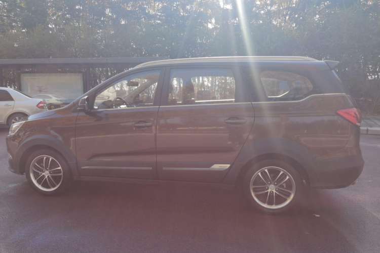 Used BAIC Weiwang M60 2017 1.5L Manual Platinum Edition Exterior 5