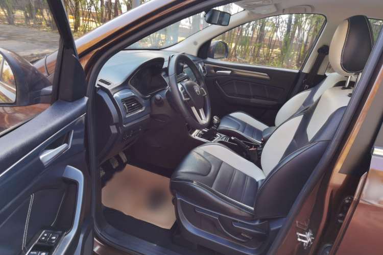 Used BAIC Weiwang M60 2017 1.5L Manual Platinum Edition Interior 2
