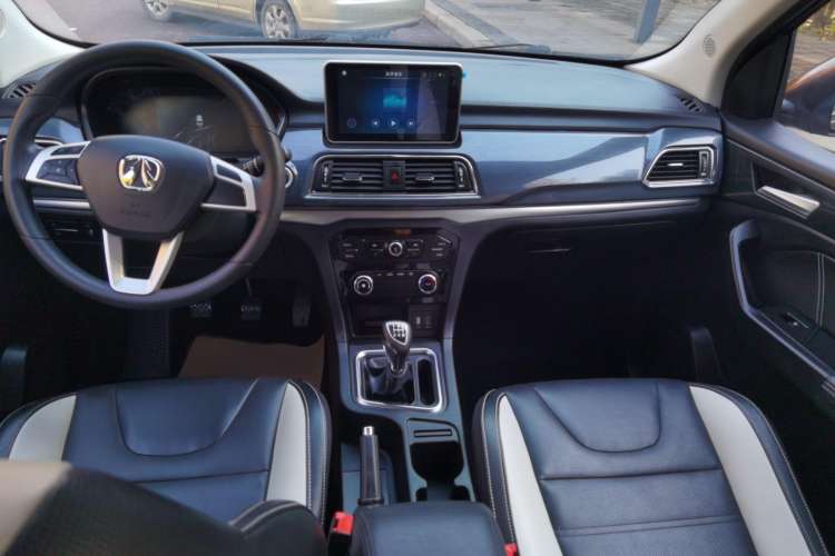 Used BAIC Weiwang M60 2017 1.5L Manual Platinum Edition Interior 3