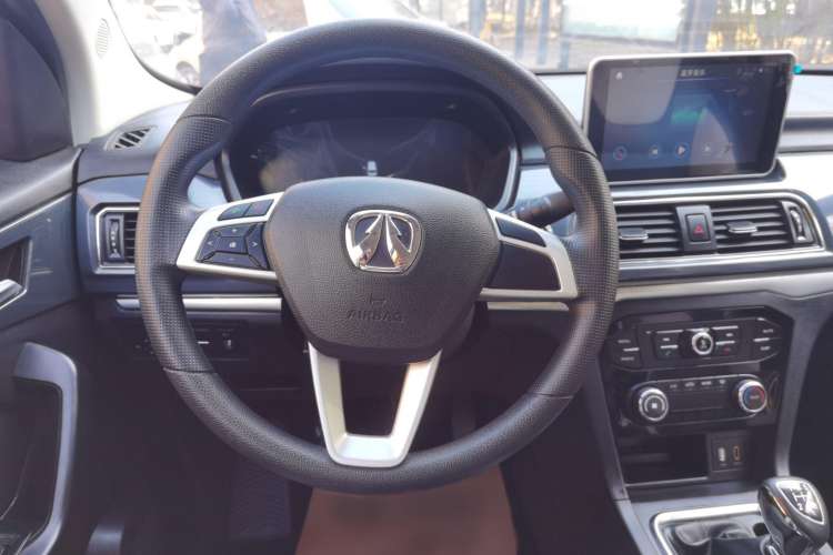 Used BAIC Weiwang M60 2017 1.5L Manual Platinum Edition Interior 4
