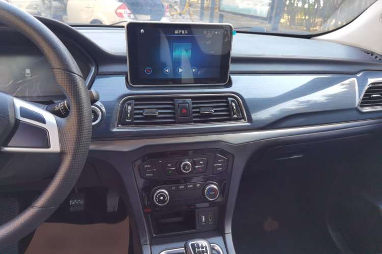 Used BAIC Weiwang M60 2017 1.5L Manual Platinum Edition Interior 5