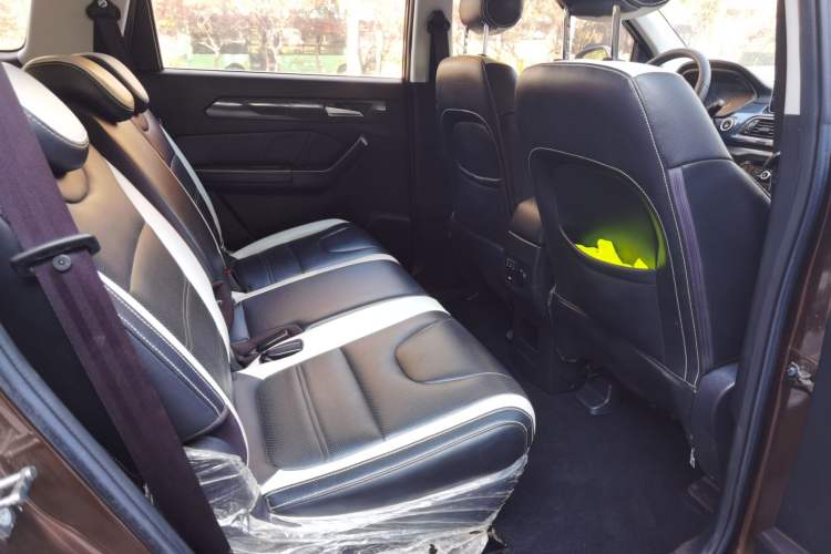 Used BAIC Weiwang M60 2017 1.5L Manual Platinum Edition Interior 8