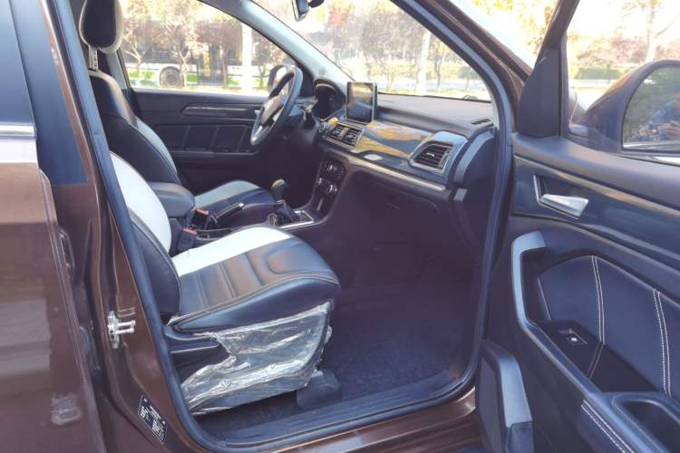 Used BAIC Weiwang M60 2017 1.5L Manual Platinum Edition Interior 9