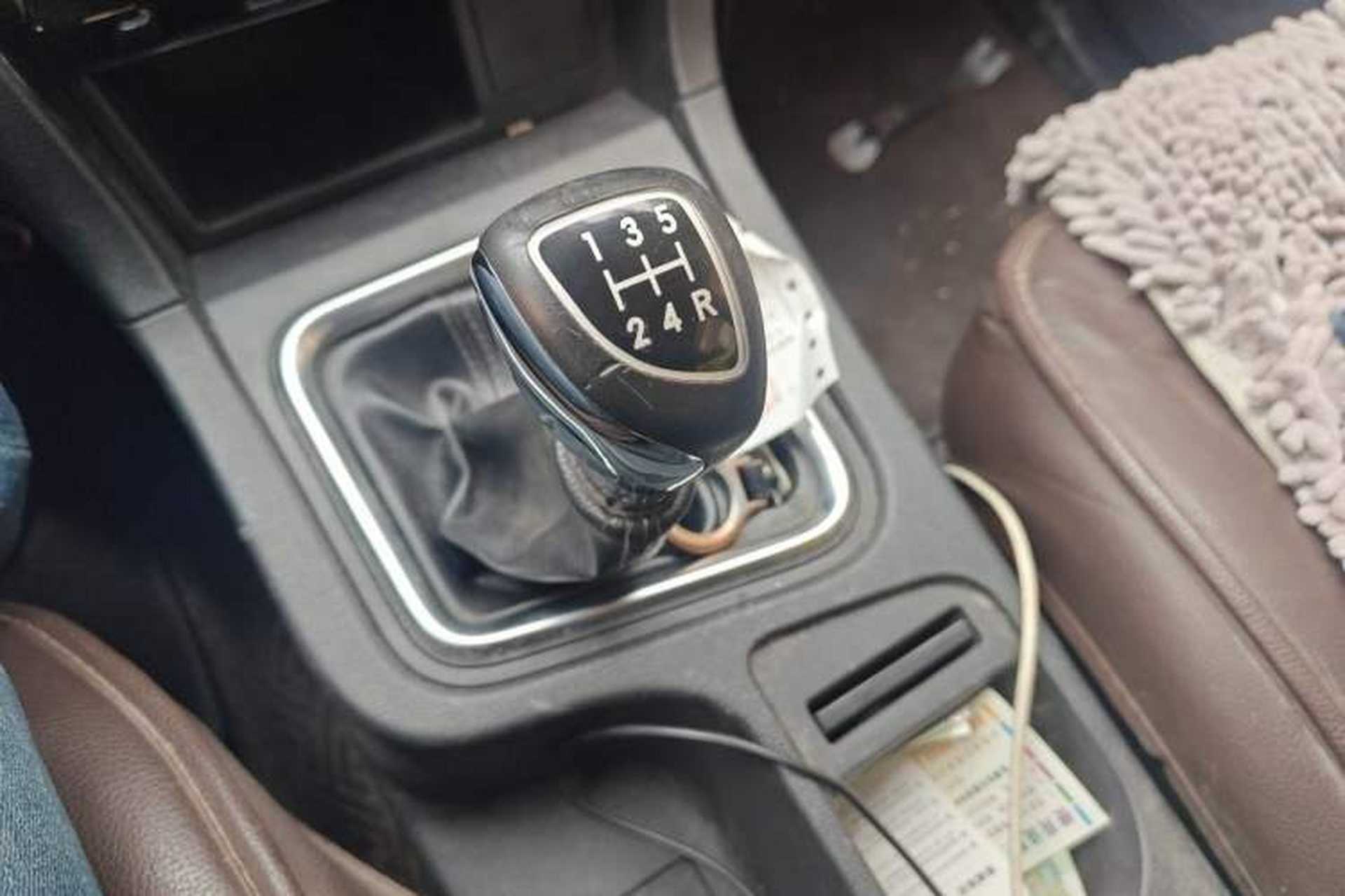 Used BAIC Weiwang M60 2017 1.5L Manual Silver Edition Gear Lever