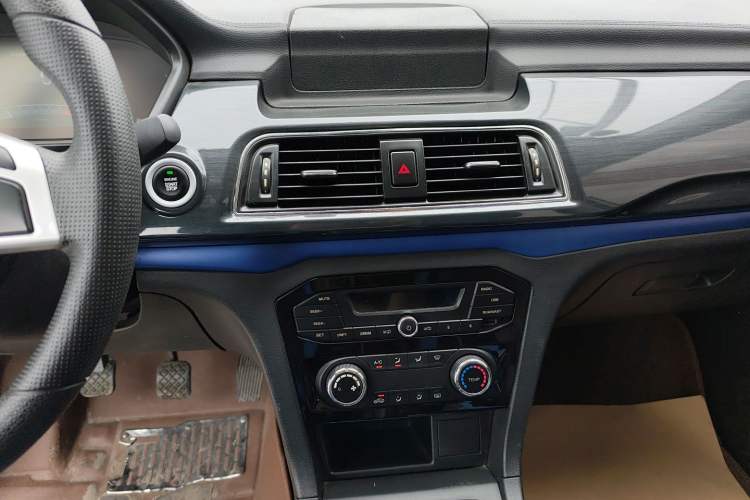 Used BAIC Weiwang M60 2017 1.5L Manual Silver Edition Audio And AC Panel