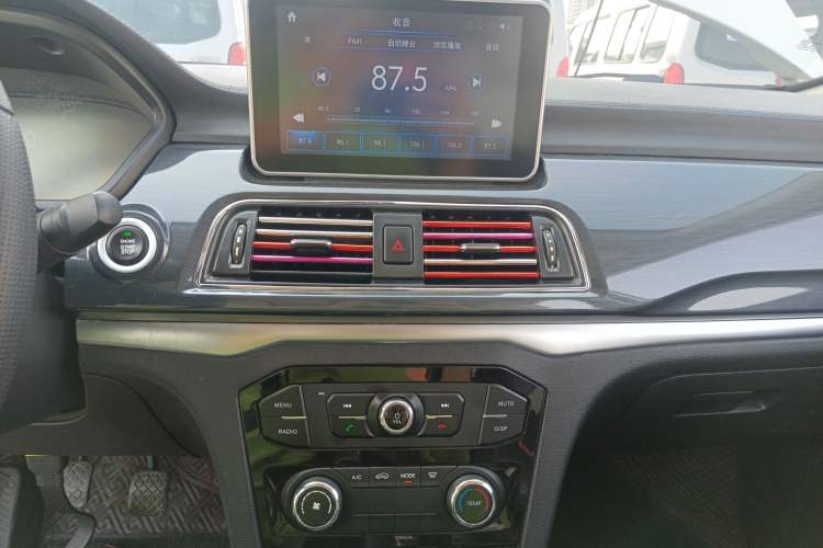 Used BAIC Weiwang M60 2017 1.5L Manual Platinum Edition Audio And AC Panel